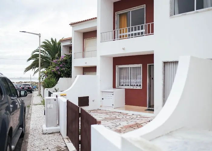 Surf Emotions Хостел Балеал